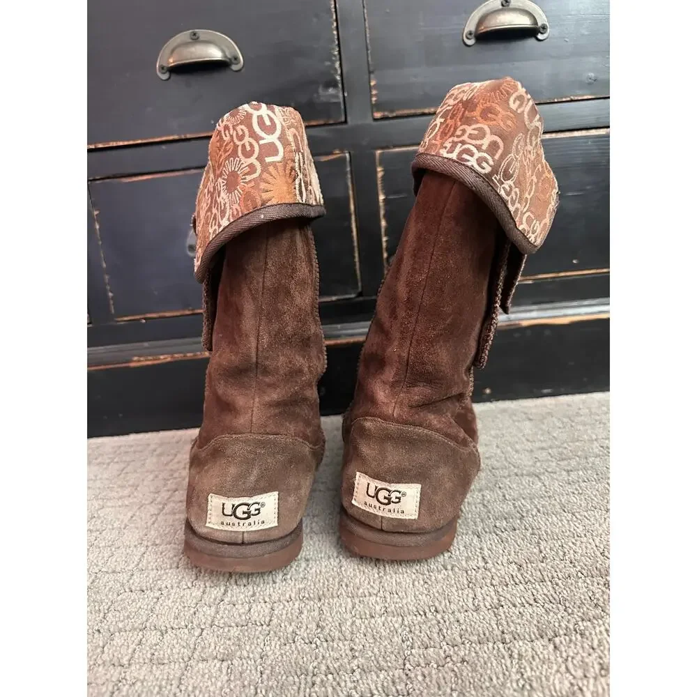 UGG women’s 9 Lo Pro Button Fold Over Boots